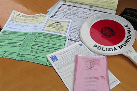 Dimenticare i documenti: multe per chi si è dimenticata la patente o altro