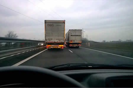 SORPASSI A DESTRA IN AUTOSTRADA: MULTE E DECURTAZIONE PUNTI