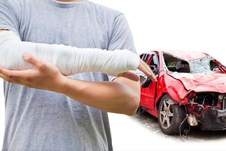 Sinistro stradale: legittimo frazionare le richieste danni se le lesioni non sono stabilizzate