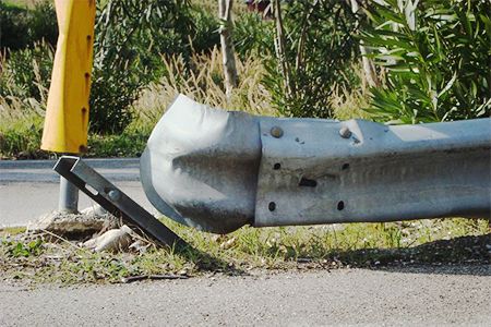 Vittime della strada per colpa di un Guard-rail fuori norma